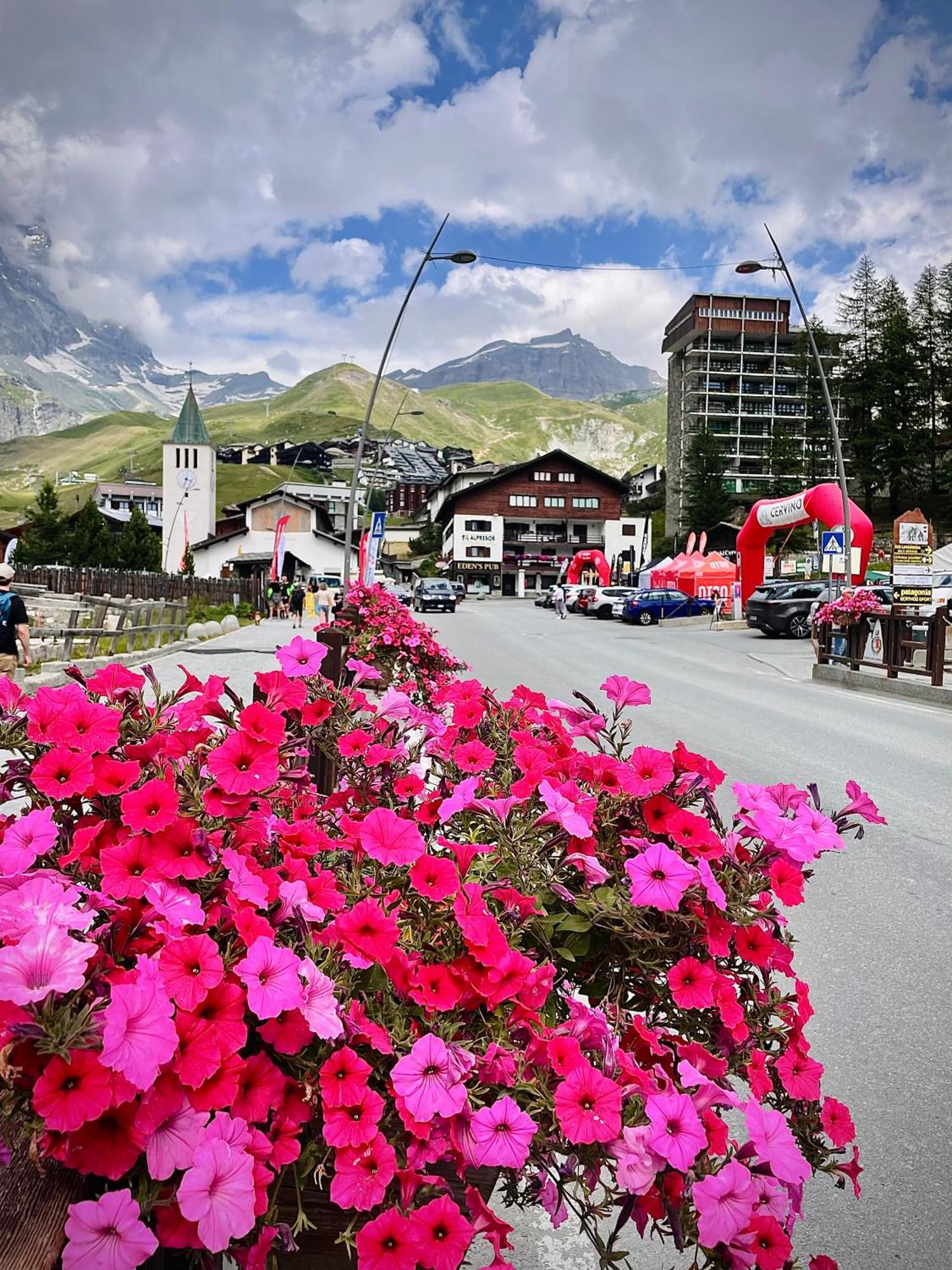 Ski Paradise - Cielo Alto Cervinia เบรยล์-แชร์วิเนีย ภายนอก รูปภาพ